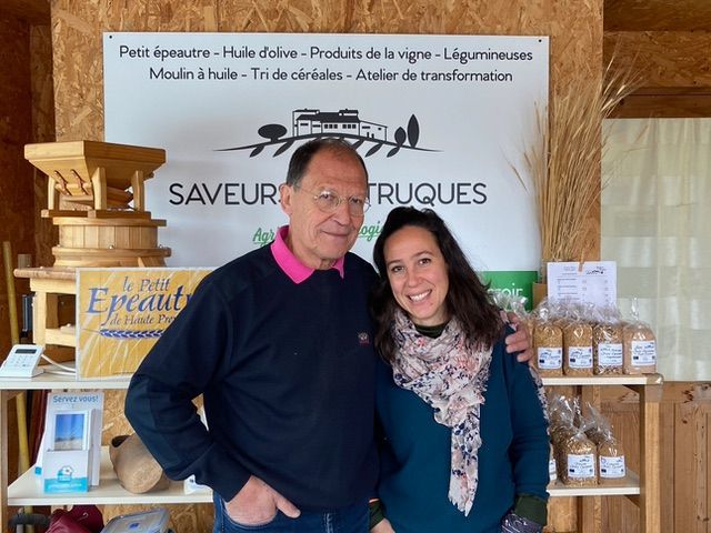 Le couple qui tient saveur des Truques